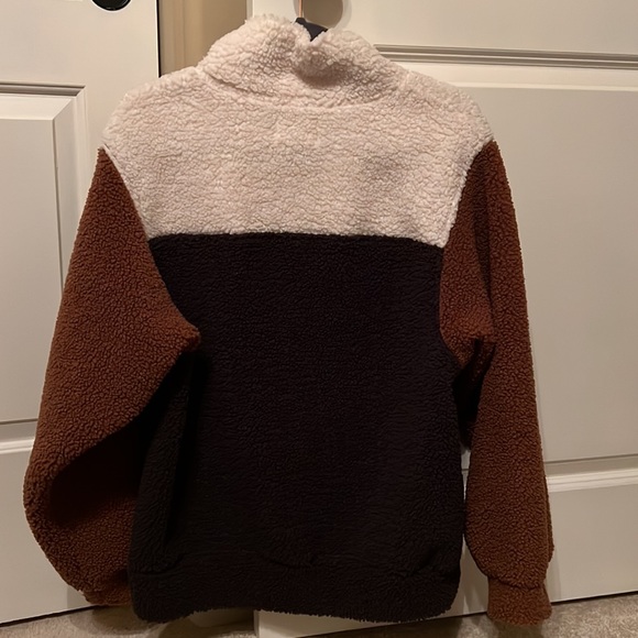 Universal Thread Fleece - Picture 4 of 4